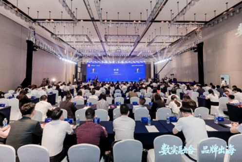 【中心動態(tài)】江財工商EDP中心受邀出席2025江西跨境電子商務(wù)發(fā)展交流會并簽約共建產(chǎn)學(xué)研協(xié)同創(chuàng)新中心543.jpg