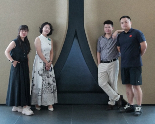 【班级活动】江财新商界师生祝贺爱特大观·赣州融合艺术馆盛大开业754.jpg