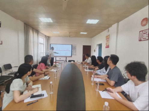 【中心动态】江右商联董事长范迎、蓝源资本合伙人林医一行到访EDP中心座谈交流97.jpg