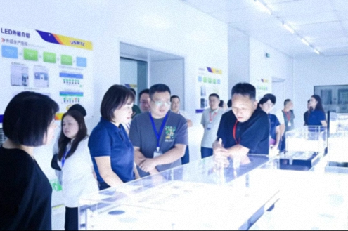 【中心动态】江西财大新商界师生走进江西兆驰半导体参访座谈315.jpg
