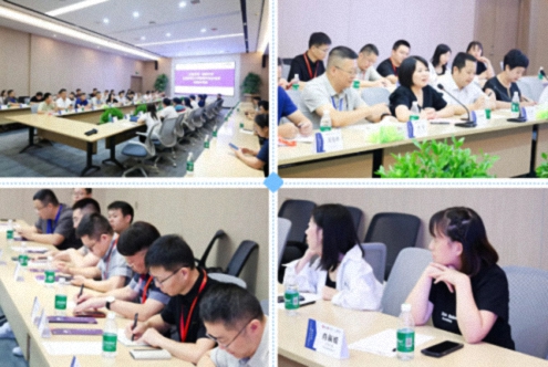 【中心动态】江西财大新商界师生走进江西兆驰半导体参访座谈1421.jpg