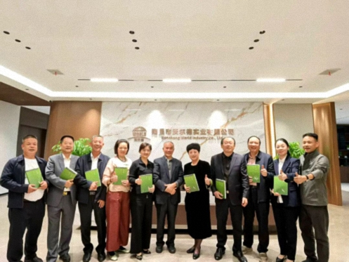 【班级活动】深秋相聚话情谊，同窗携手共前行——江财新商界13班同学走访小记