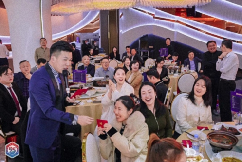 【班级活动】“策马逐光·九伍同行”——江西新商界95班2026年新春年会圆满举行1694.jpg 【班级活动】“策马逐光·九伍同行”——江西新商界95班2026年新春年会圆满举行1694.jpg