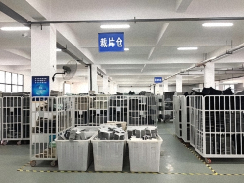 【中心动态】江西新商界总裁班联动永修县招商团队走进小蓝片区学员企业668.jpg